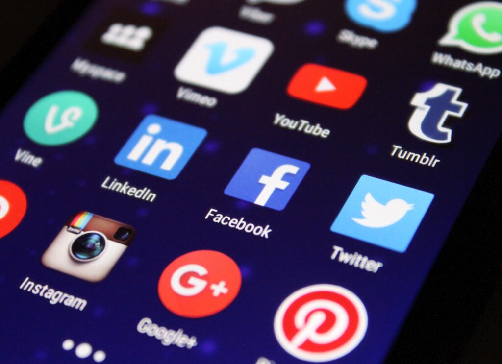 Social media Fan growth and follower growth campaigns